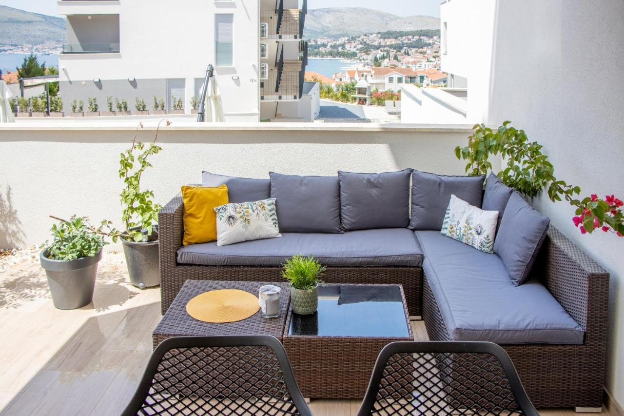 Luxury Apartment Casia With Heated Pool And Pleasent Terrace Trogir Eksteriør billede